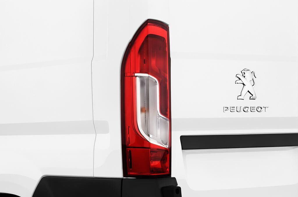 Peugeot Boxer (Baujahr 2015) 435 L4H2 2.2Hdi Komfort 4 Türen Rücklicht