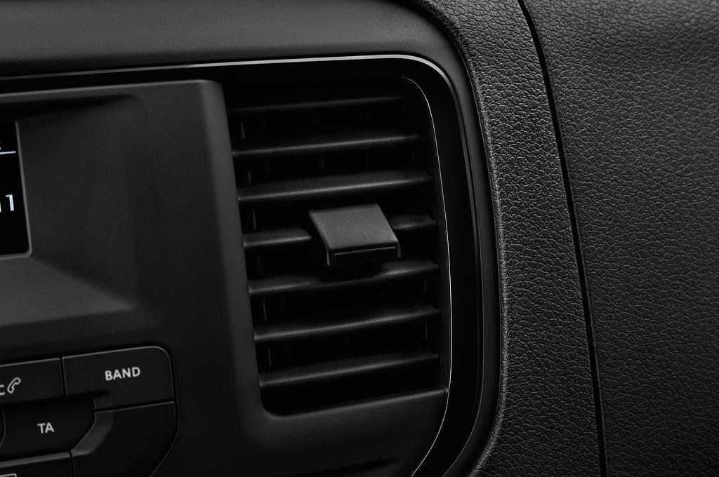 Peugeot Expert (Baujahr 2017) Premium 4 Türen Lüftung