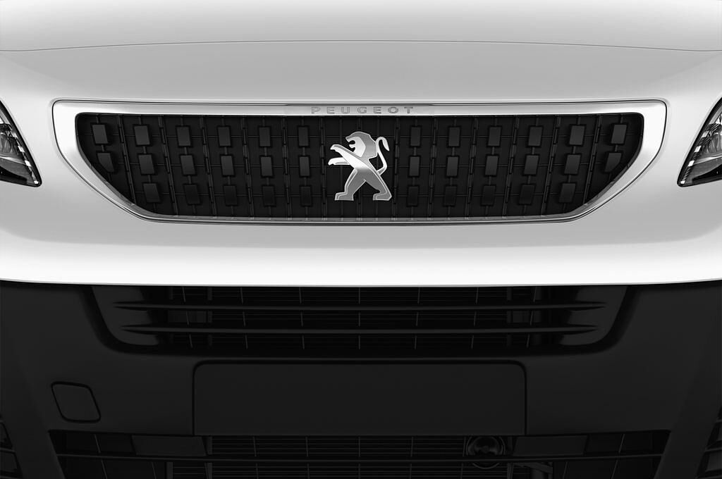 Peugeot Expert (Baujahr 2017) Premium 4 Türen Kühlergrill und Scheinwerfer