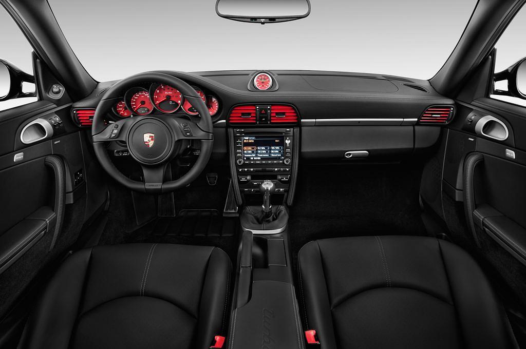 Porsche 911 Turbo (Baujahr 2012) - 2 Türen Cockpit und Innenraum