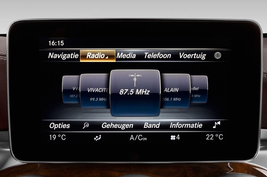 Mercedes GLC (Baujahr 2016) AMG Line 5 Türen Radio und Infotainmentsystem