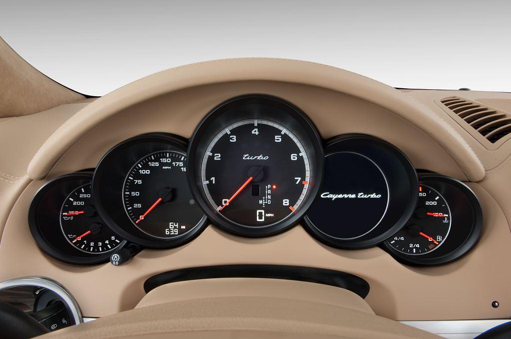Porsche Cayenne (Baujahr 2011) Turbo 5 Türen Tacho und Fahrerinstrumente