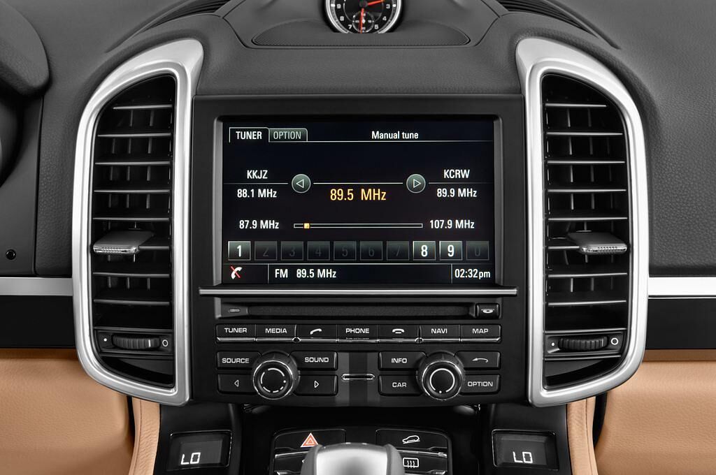 Porsche Cayenne (Baujahr 2015) 4WD AT 5 Türen Radio und Infotainmentsystem