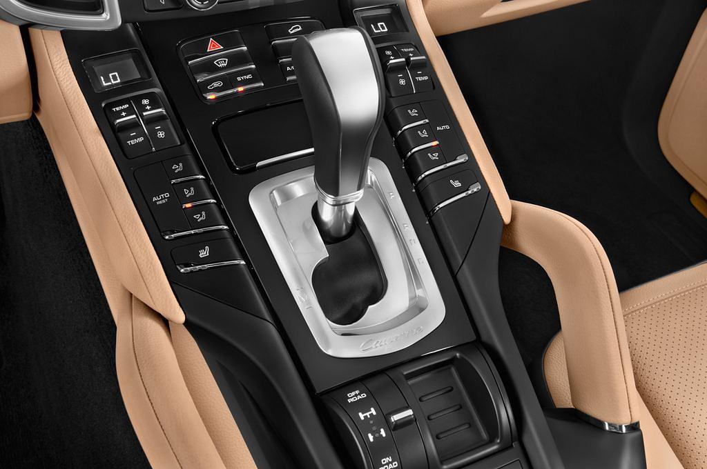 Porsche Cayenne (Baujahr 2015) 4WD AT 5 Türen Schalthebel