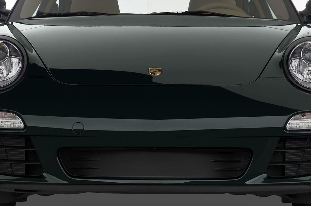 Porsche 911 (Baujahr 2010) Carrera S 2 Türen Kühlergrill und Scheinwerfer