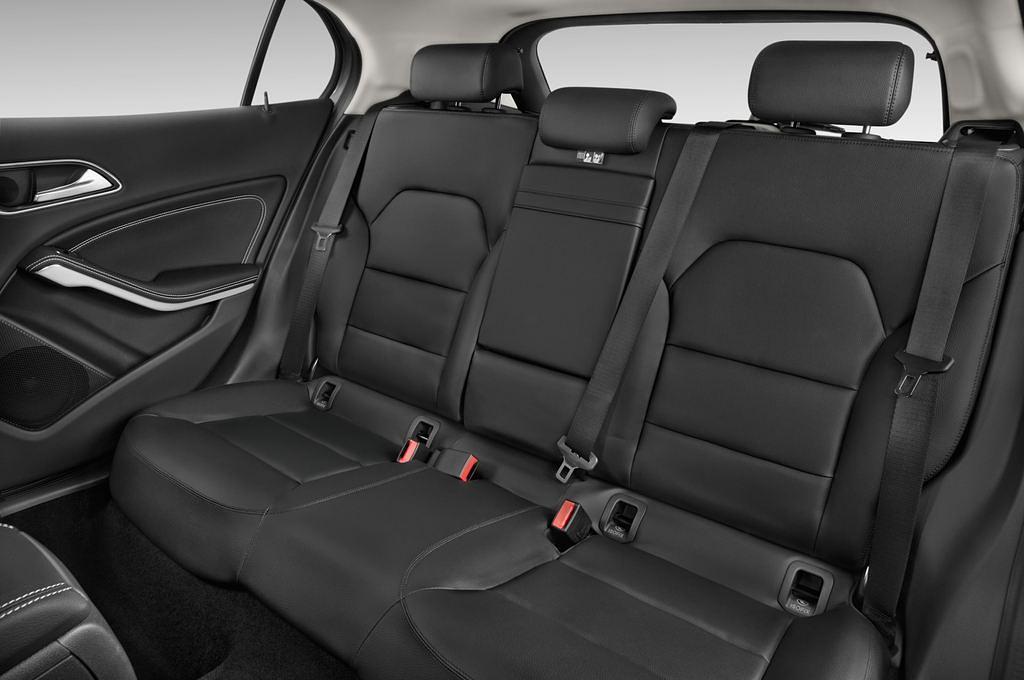 Mercedes GLA (Baujahr 2016) Urban 5 Türen Rücksitze
