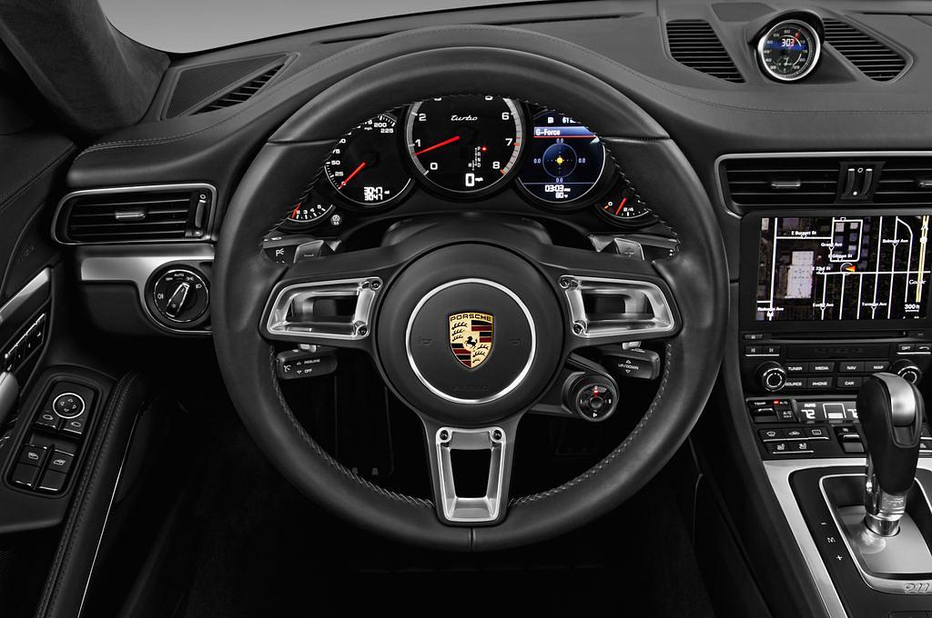 Porsche 911 (Baujahr 2017) Turbo 2 Türen Lenkrad