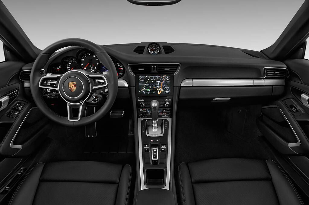 Porsche 911 (Baujahr 2017) Carrera 2 Türen Cockpit und Innenraum