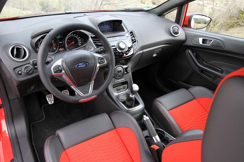Vergleichstest Peugeot 308 GTI gegen Ford Fiesta ST