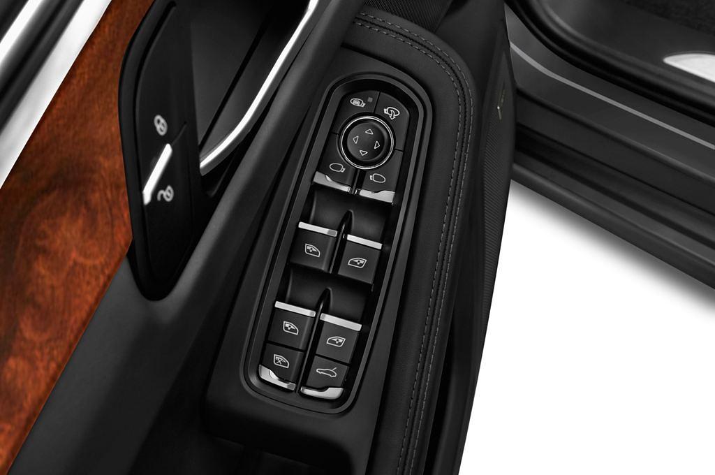 Porsche Macan (Baujahr 2016) Turbo 5 Türen Bedienungselemente Tür
