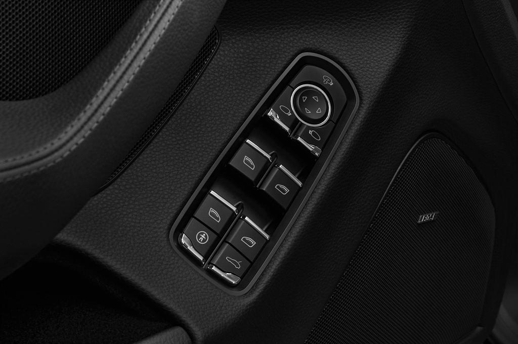 Porsche Panamera (Baujahr 2010) S 5 Türen Bedienungselemente Tür