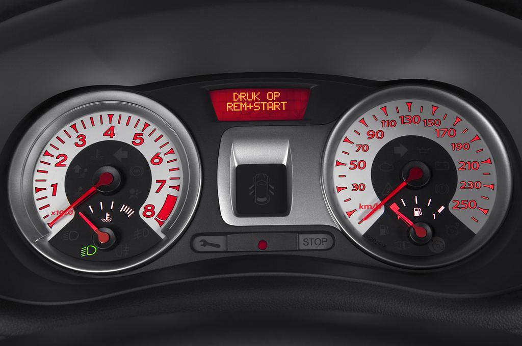 Renault Clio (Baujahr 2010) GT 3 Türen Tacho und Fahrerinstrumente