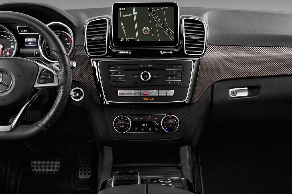 Mercedes GLE (Baujahr 2016) AMG Line 5 Türen Mittelkonsole