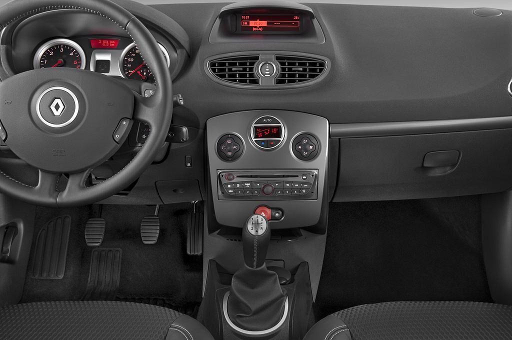 Renault Clio (Baujahr 2010) - 5 Türen Mittelkonsole