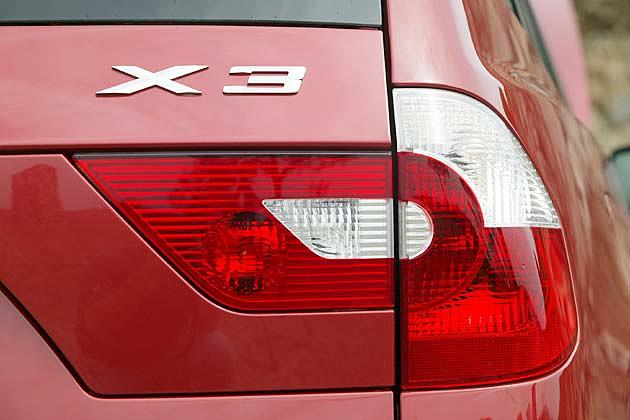 Aktueller Designtrend auch bei BMW: In die Heckklappe integrierte Leuchten
