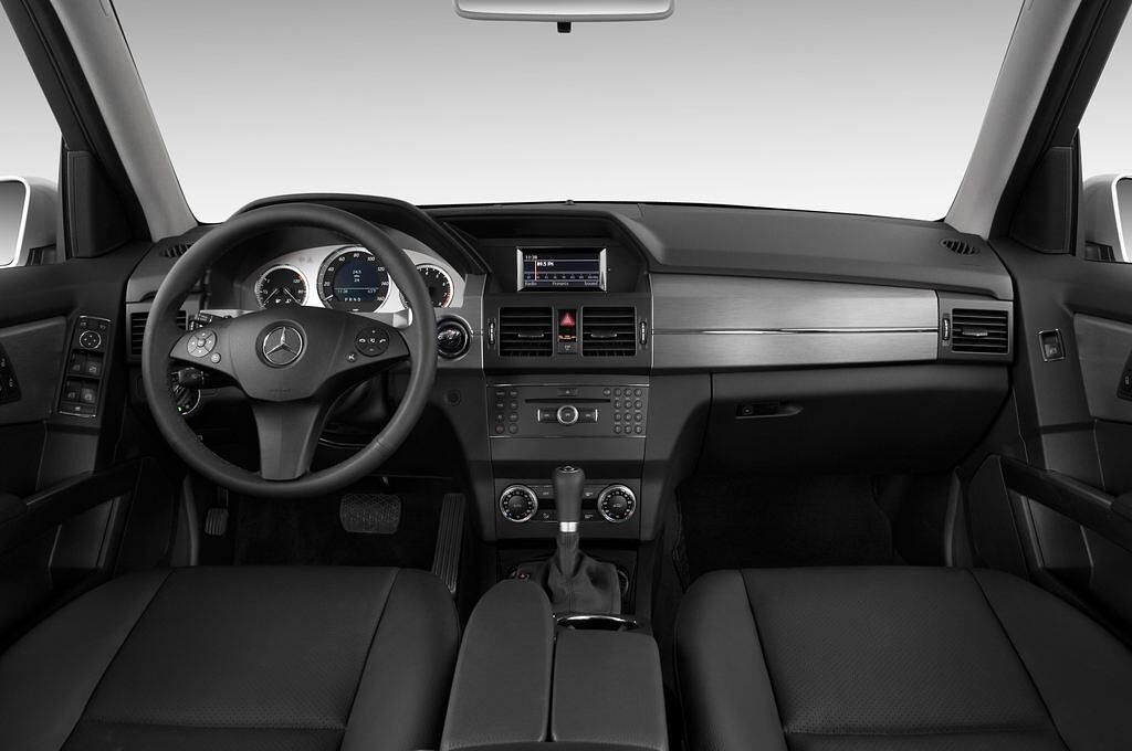 Mercedes GLK (Baujahr 2011) - 5 Türen Cockpit und Innenraum