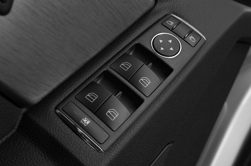 Mercedes GLK (Baujahr 2011) - 5 Türen Bedienungselemente Tür