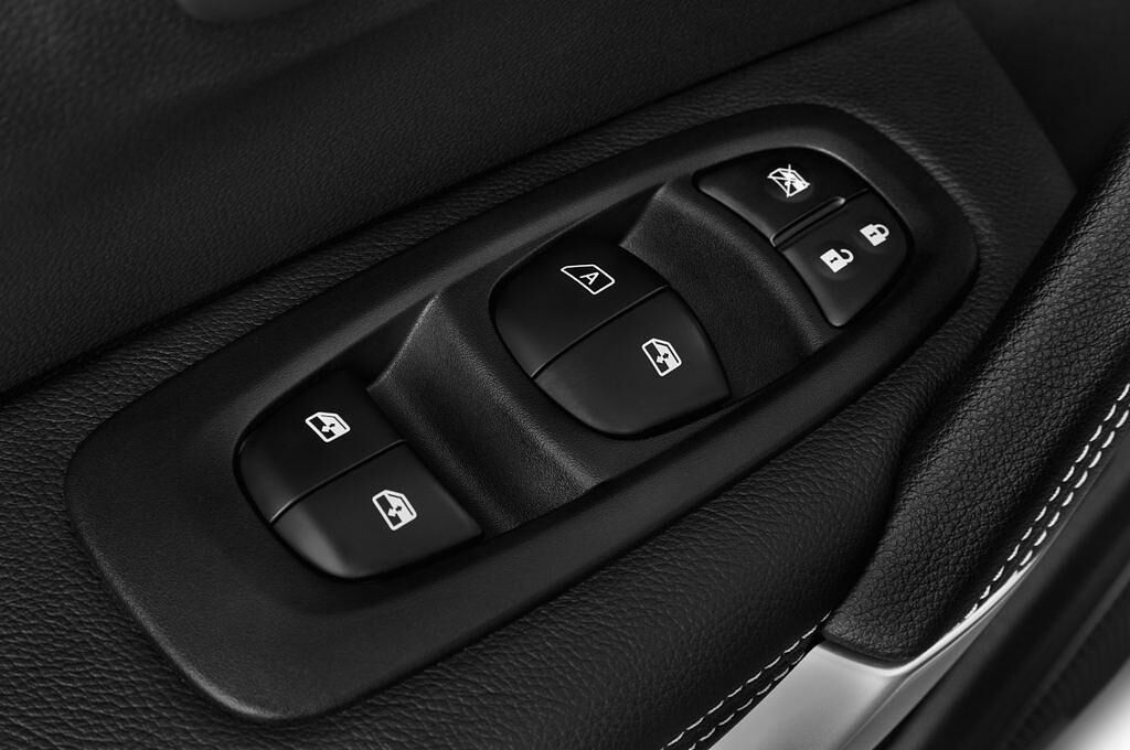 Renault Kadjar (Baujahr 2015) Bose Edition 5 Türen Bedienungselemente Tür