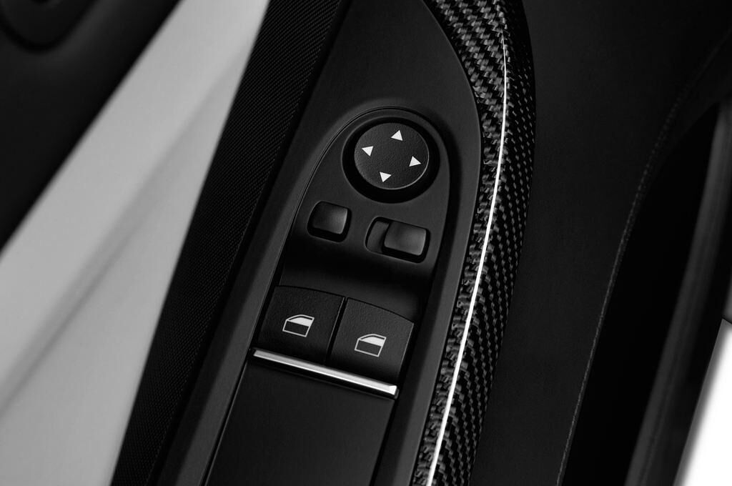 BMW M6 (Baujahr 2017) - 2 Türen Bedienungselemente Tür