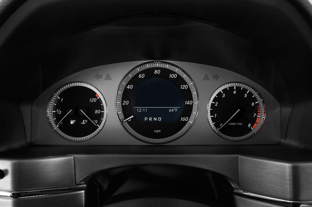 Mercedes GLK (Baujahr 2011) - 5 Türen Tacho und Fahrerinstrumente