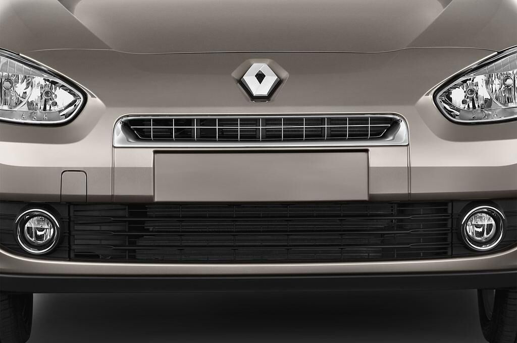 Renault Fluence (Baujahr 2011) Dynamique 4 Türen Kühlergrill und Scheinwerfer