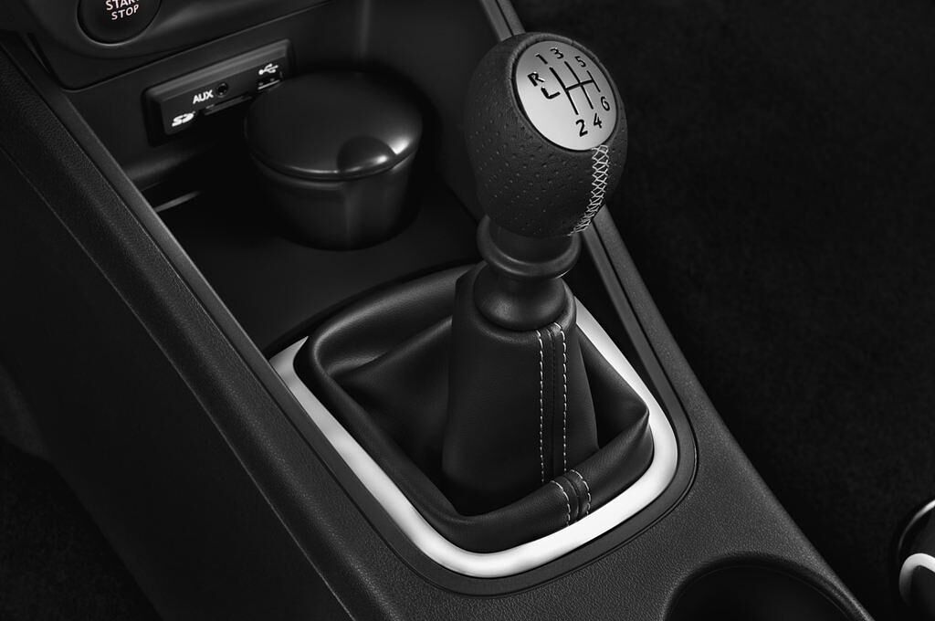 Renault Fluence (Baujahr 2013) Dynamique 4 Türen Schalthebel