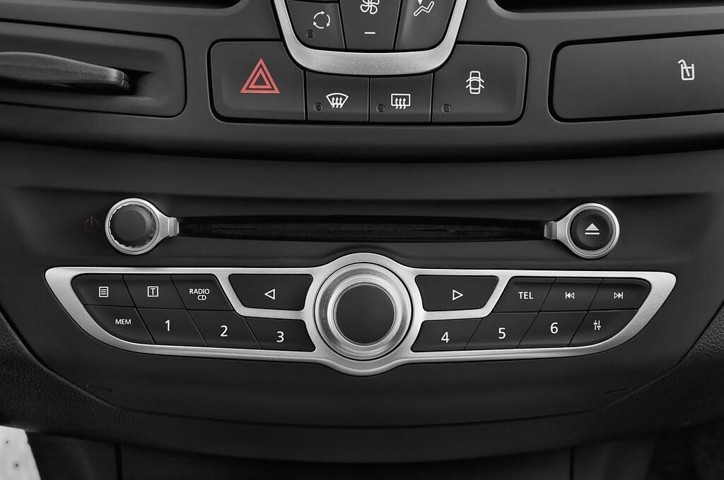 Renault Laguna (Baujahr 2011) Monaco GP 2 Türen Radio und Infotainmentsystem
