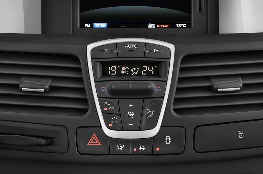 Renault Laguna (Baujahr 2012) Expression 5 Türen Temperatur und Klimaanlage