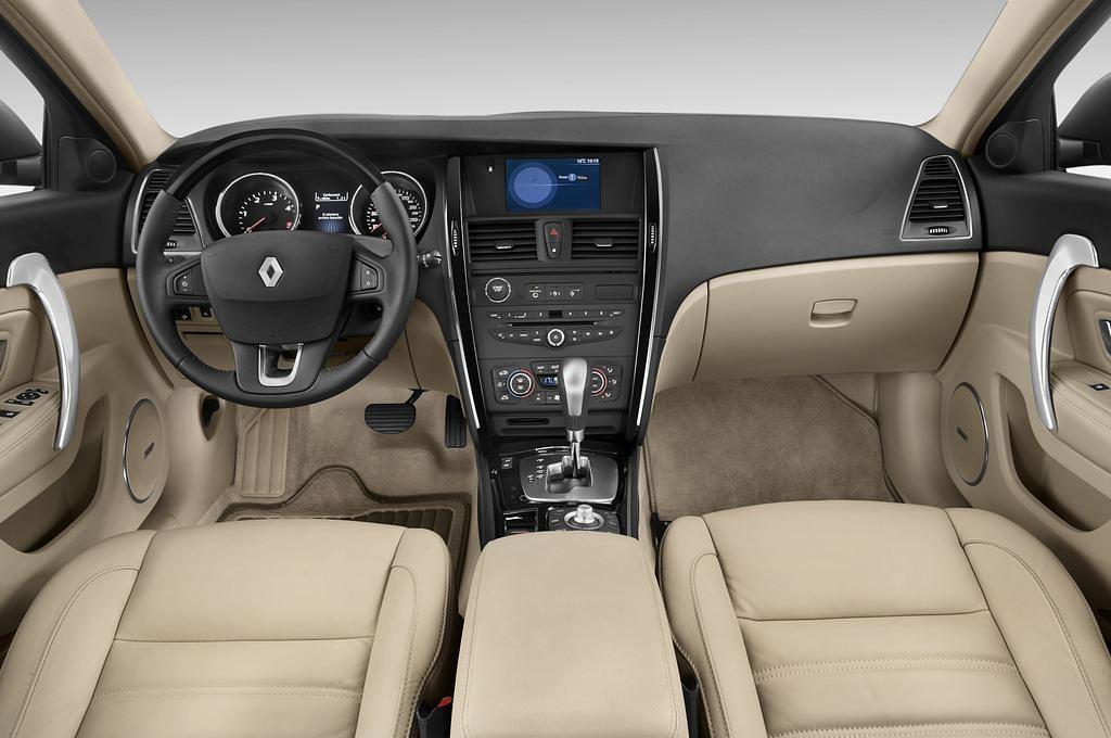 Renault Latitude (Baujahr 2011) Initiale 4 Türen Cockpit und Innenraum