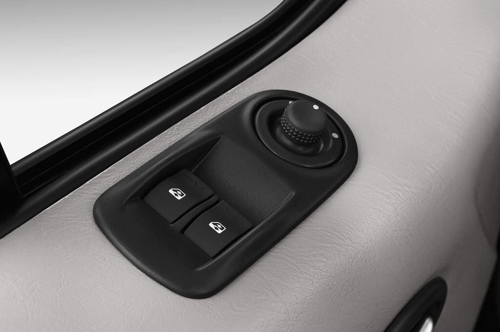 Renault Trafic (Baujahr 2012) Black Edition 5 Türen Bedienungselemente Tür