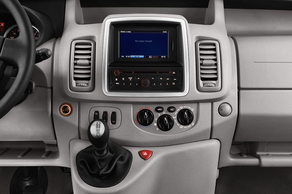 Renault Trafic (Baujahr 2012) Black Edition 5 Türen Mittelkonsole