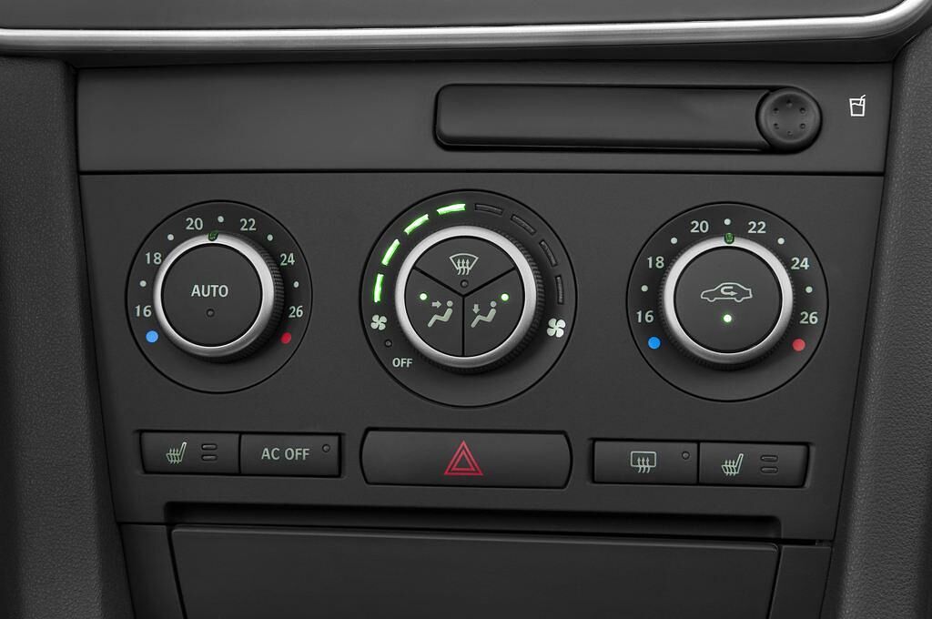 Saab 93 (Baujahr 2010) Vector 2 Türen Temperatur und Klimaanlage