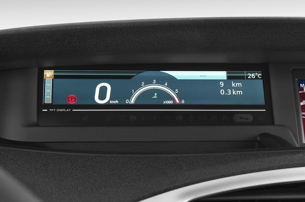 Renault Scenic (Baujahr 2010) Dynamique 5 Türen Tacho und Fahrerinstrumente