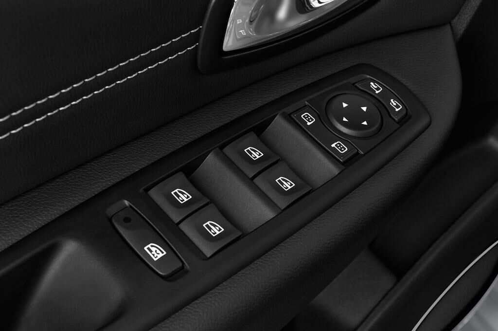 Renault Scenic (Baujahr 2013) Bose Edition 5 Türen Bedienungselemente Tür