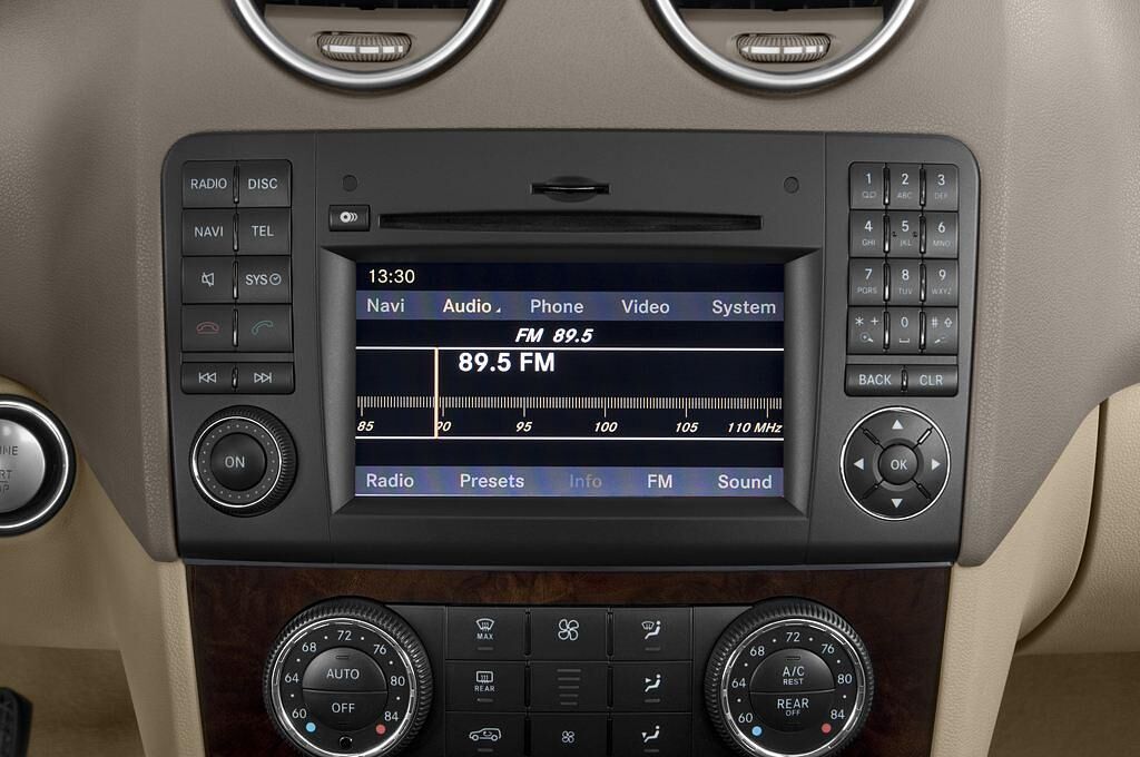 Mercedes M-Class (Baujahr 2011) 550 5 Türen Radio und Infotainmentsystem