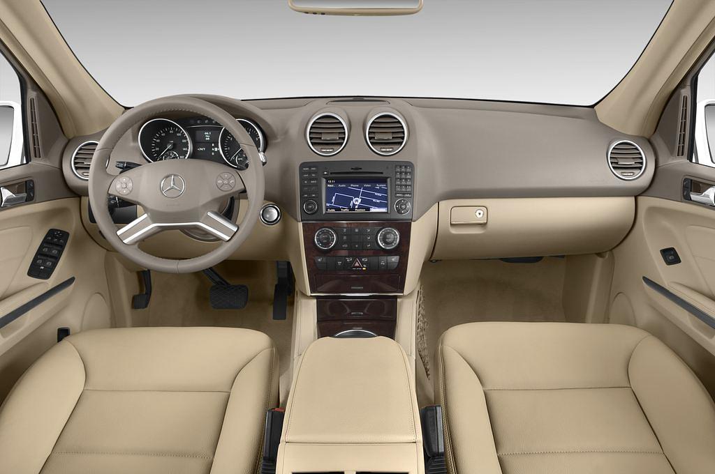 Mercedes M-Class (Baujahr 2011) 550 5 Türen Cockpit und Innenraum