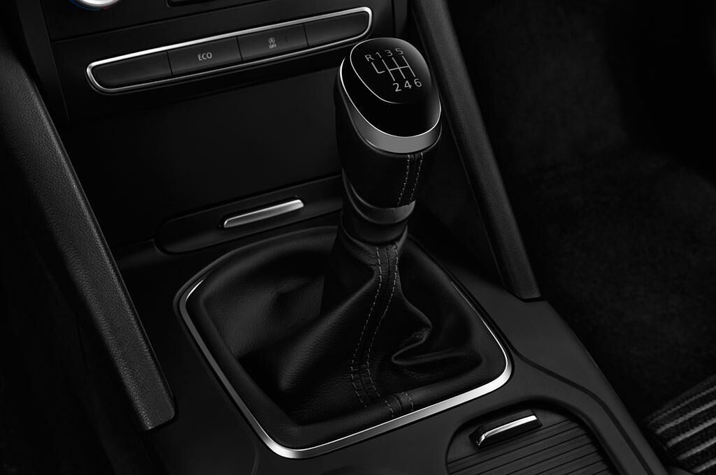 Renault Talisman (Baujahr 2016) Intens 4 Türen Schalthebel