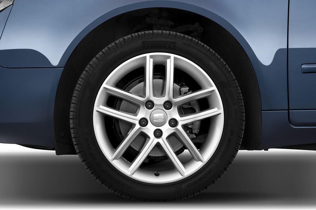 SEAT Exeo (Baujahr 2011) Style 5 Türen Reifen und Felge