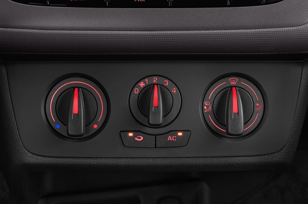 SEAT Ibiza (Baujahr 2013) Reference 5 Türen Temperatur und Klimaanlage