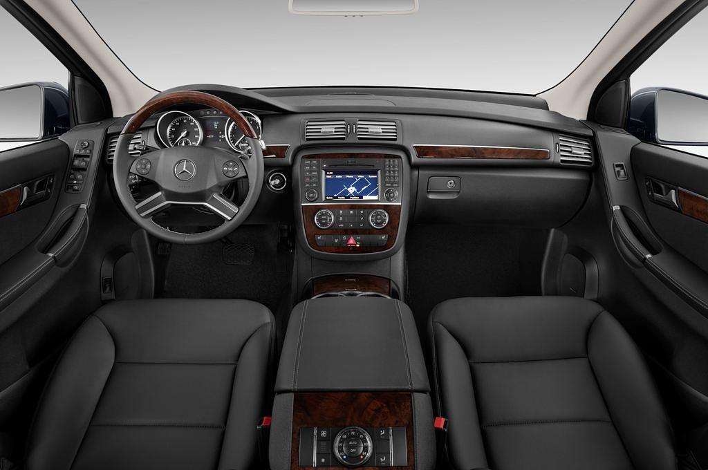 Mercedes R-Class (Baujahr 2011) R350 5 Türen Cockpit und Innenraum