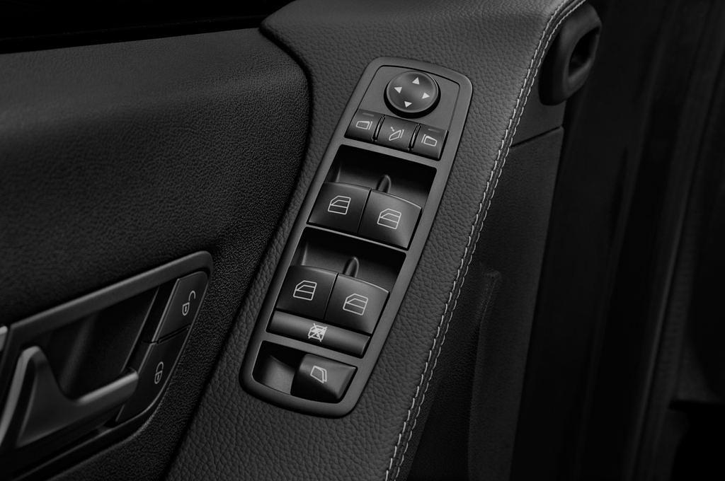 Mercedes R-Class (Baujahr 2011) R350 5 Türen Bedienungselemente Tür