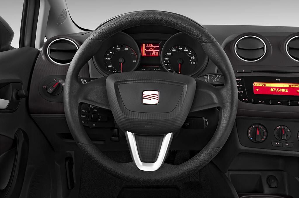 SEAT Ibiza ST (Baujahr 2011) Reference 5 Türen Lenkrad