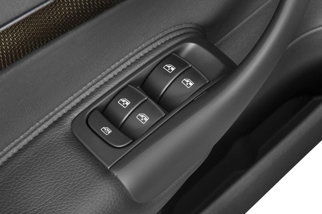 Saab 9-3 Sport Sedan (Baujahr 2010) Aero XWD 4 Türen Bedienungselemente Tür