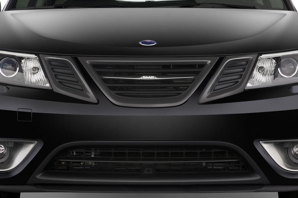 Saab 9-3 Sport Sedan (Baujahr 2010) Aero XWD 4 Türen Kühlergrill und Scheinwerfer