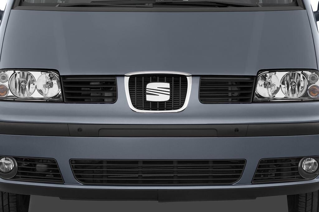 SEAT Alhambra (Baujahr 2010) Style 5 Türen Kühlergrill und Scheinwerfer