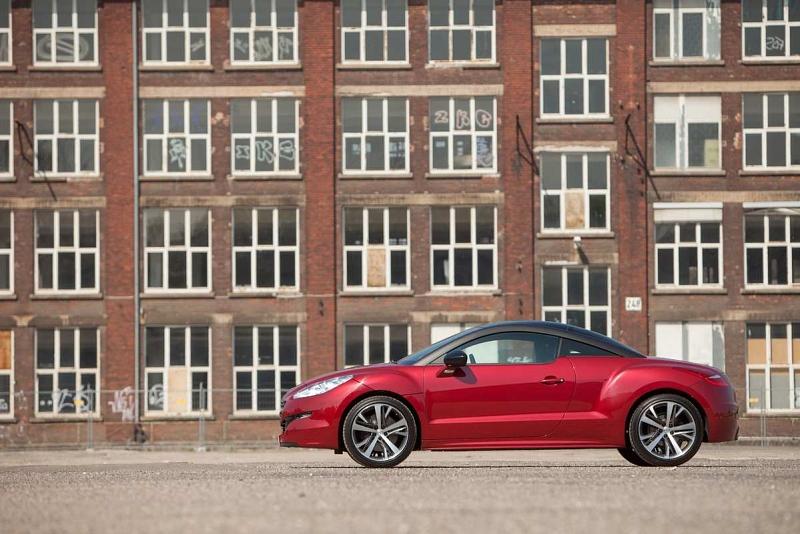 Der Peugeot RCZ ist 4,29 Meter lang,...