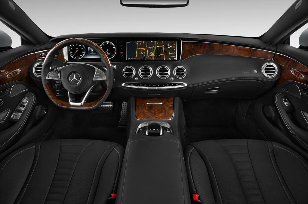 Mercedes S-Class (Baujahr 2015) S 500 4Matic Coup 2 Türen Cockpit und Innenraum
