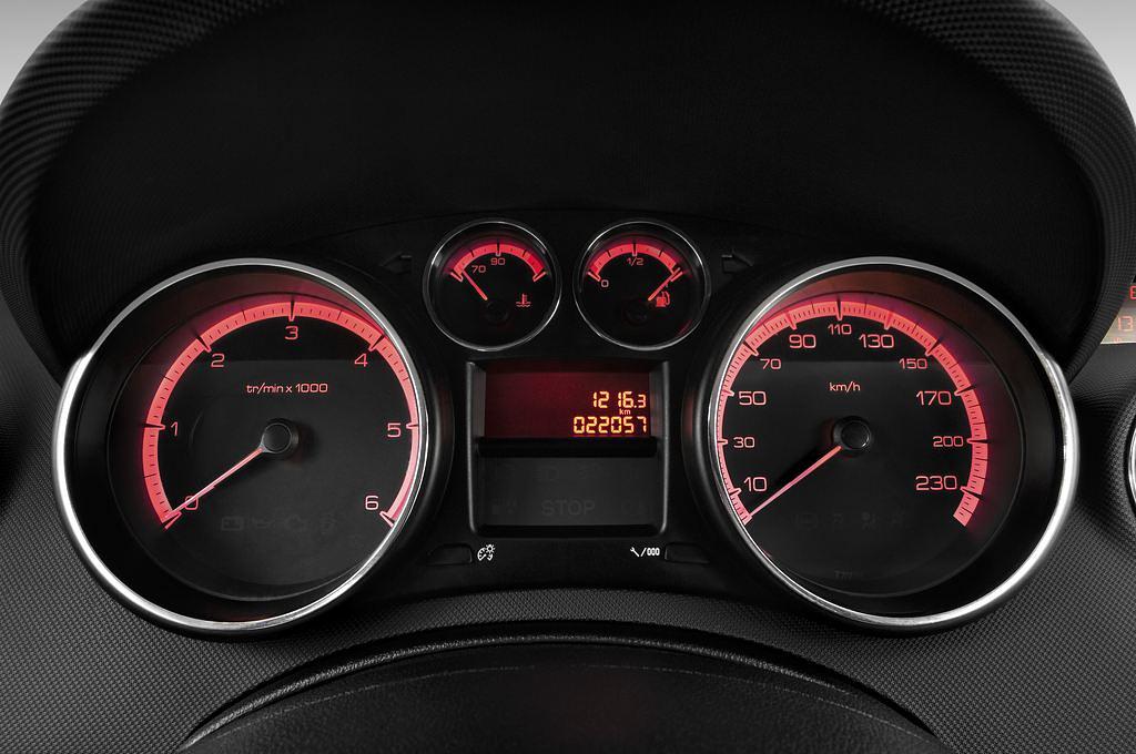 Peugeot 308 (Baujahr 2010) Filou 5 Türen Tacho und Fahrerinstrumente