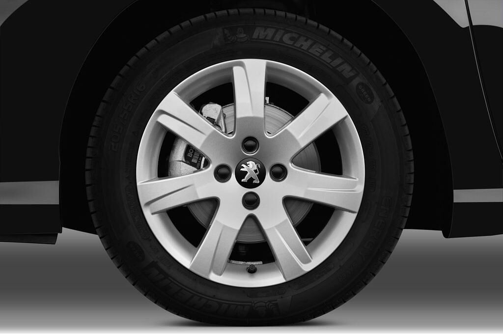 Peugeot 308 (Baujahr 2011) Allure 5 Türen Reifen und Felge
