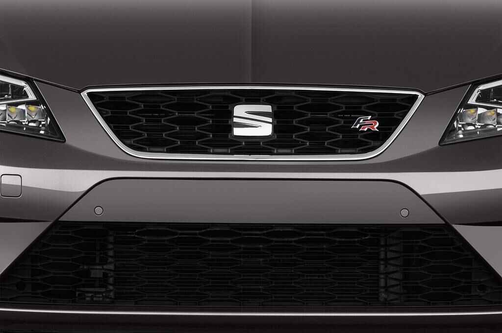 SEAT Ibiza ST (Baujahr 2017) FR 5 Türen Kühlergrill und Scheinwerfer
